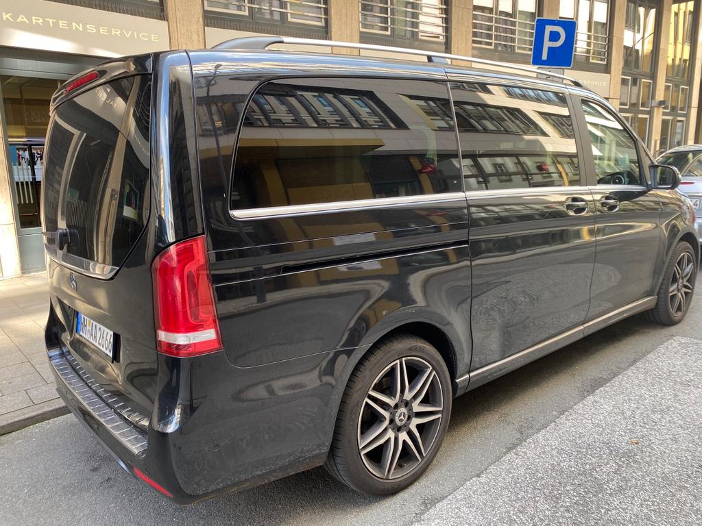 Mercedes-Benz V 220