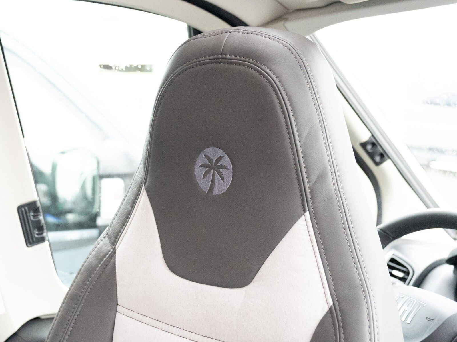 Fahrzeugabbildung Sunlight Cliff X 600 RT Modell 2026 / Schwenkbad / Pano