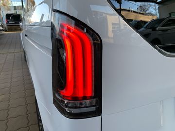Mercedes V 220 - 10
