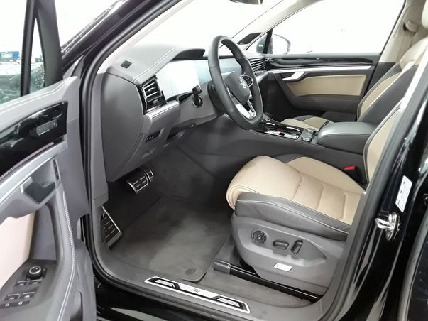 Touareg 3.0 TDI R-LINE +IQ.LIGHT+KAM+PANO+STHZG+