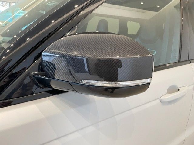 Fahrzeugabbildung Land Rover Range Rover Sport SVR Carbon Edition Seidenmatt