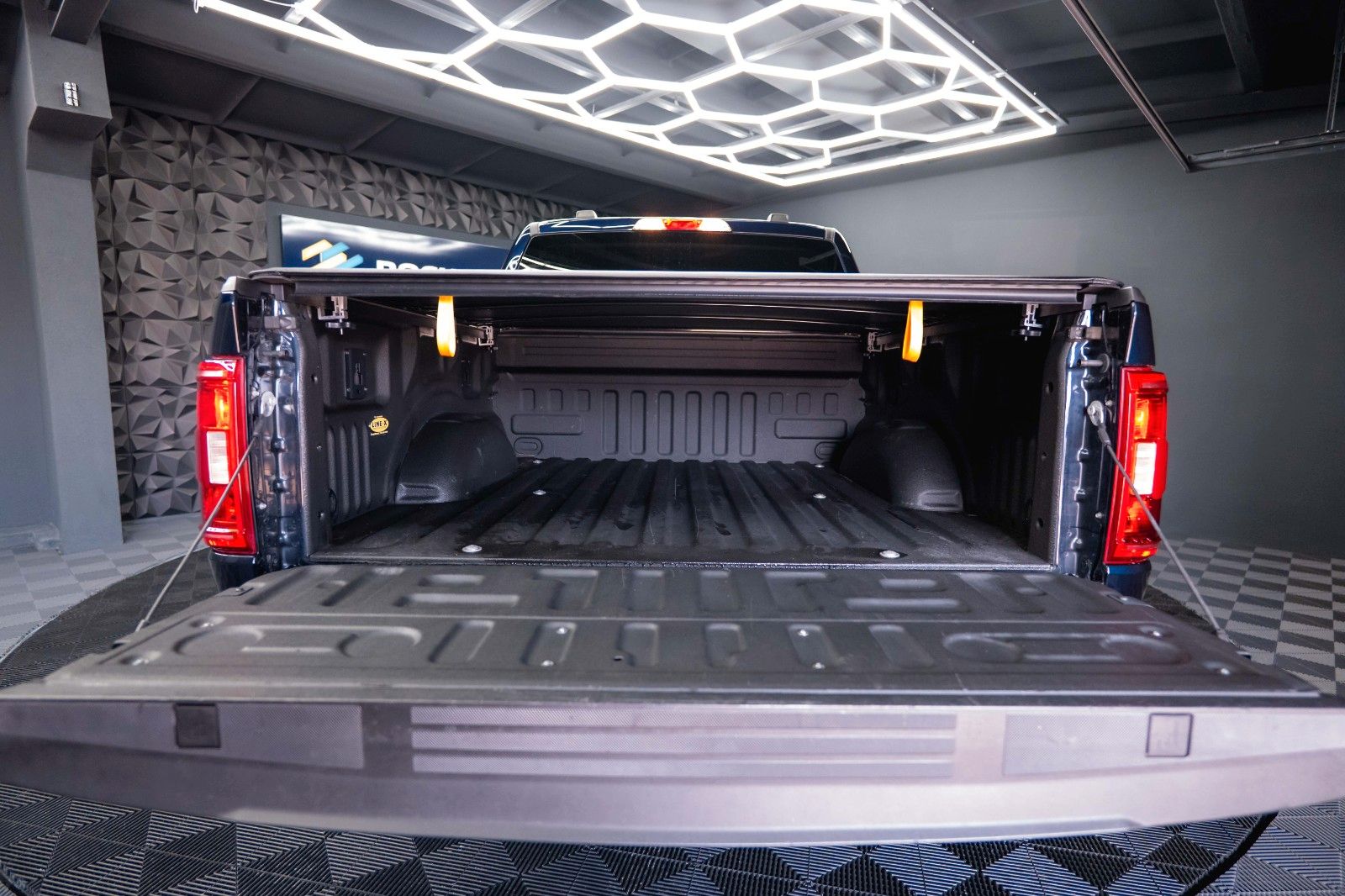 Fahrzeugabbildung Ford F150 5.0L V8 4x4 Offroad SuperCrew RAPTOR 19%