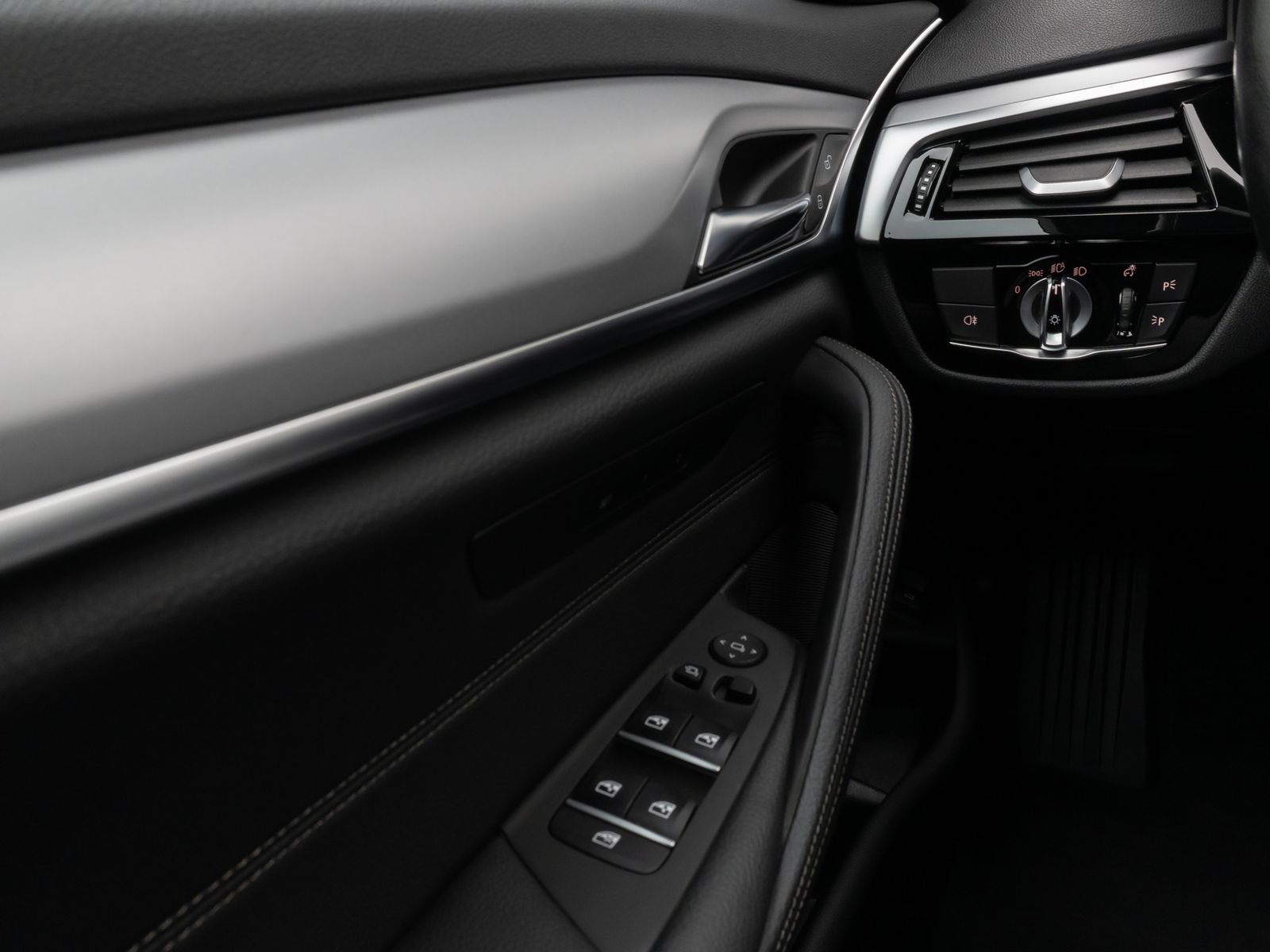 Fahrzeugabbildung BMW 530d Kamera DAB HiFi 4xKlima Leder Sport Alarm