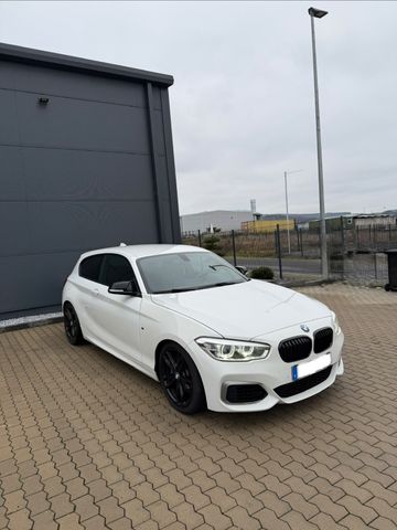 BMW M135i xDrive A -