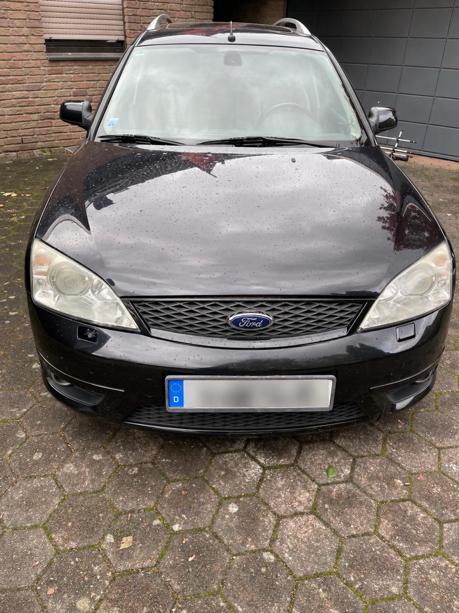 Ford Mondeo 2004 — rear view