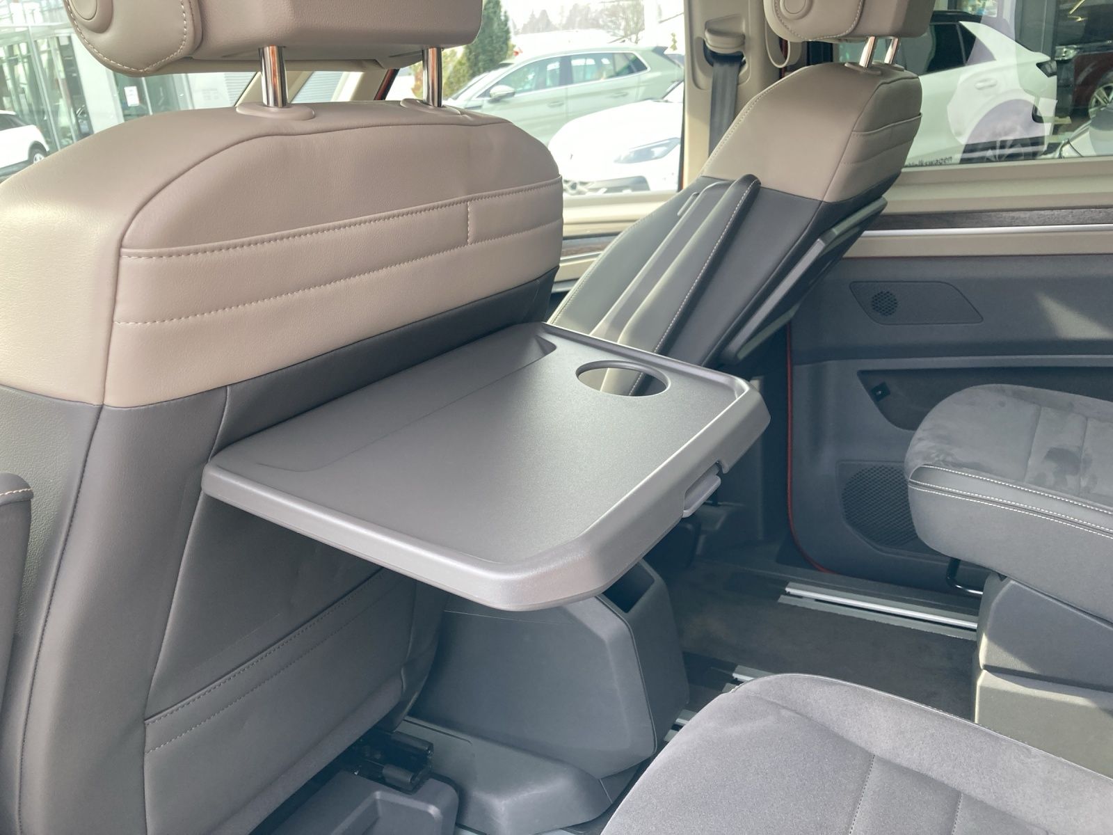 Fahrzeugabbildung Volkswagen T7 Multivan TDI STYLE DSG MATRIX ACC AHZV