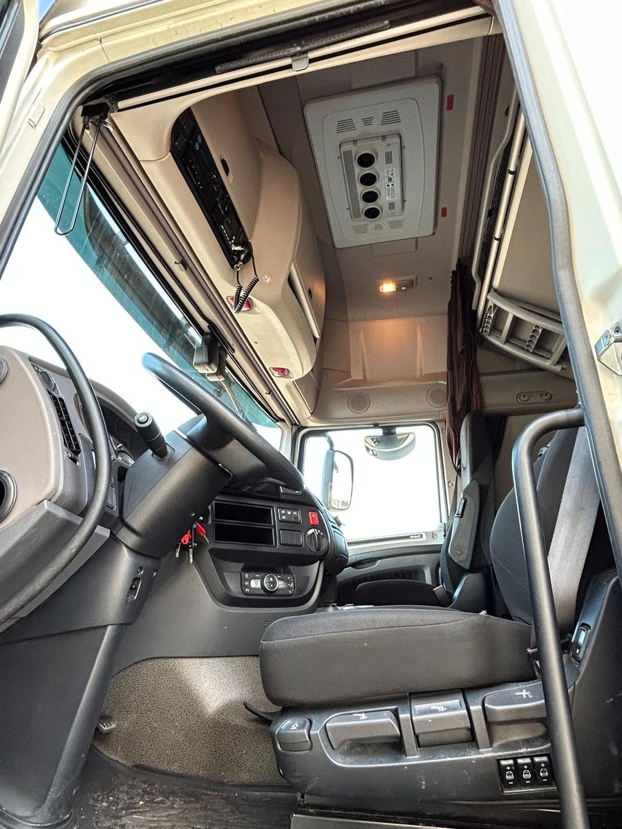 Fahrzeugabbildung DAF 4 x XF 480 FT SSC, Intarder, Bj. 2023