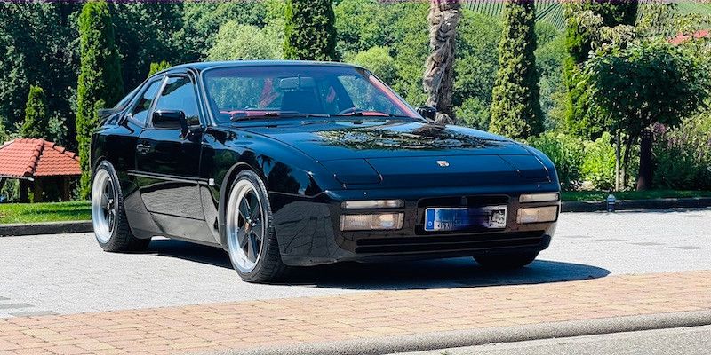 Porsche 944