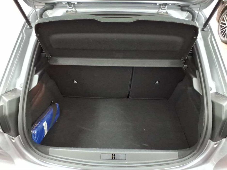 Fahrzeugabbildung Peugeot 208 1.2 Allure Pack LED/NAVI/DAB/SHZ/SPORTSITZ/8
