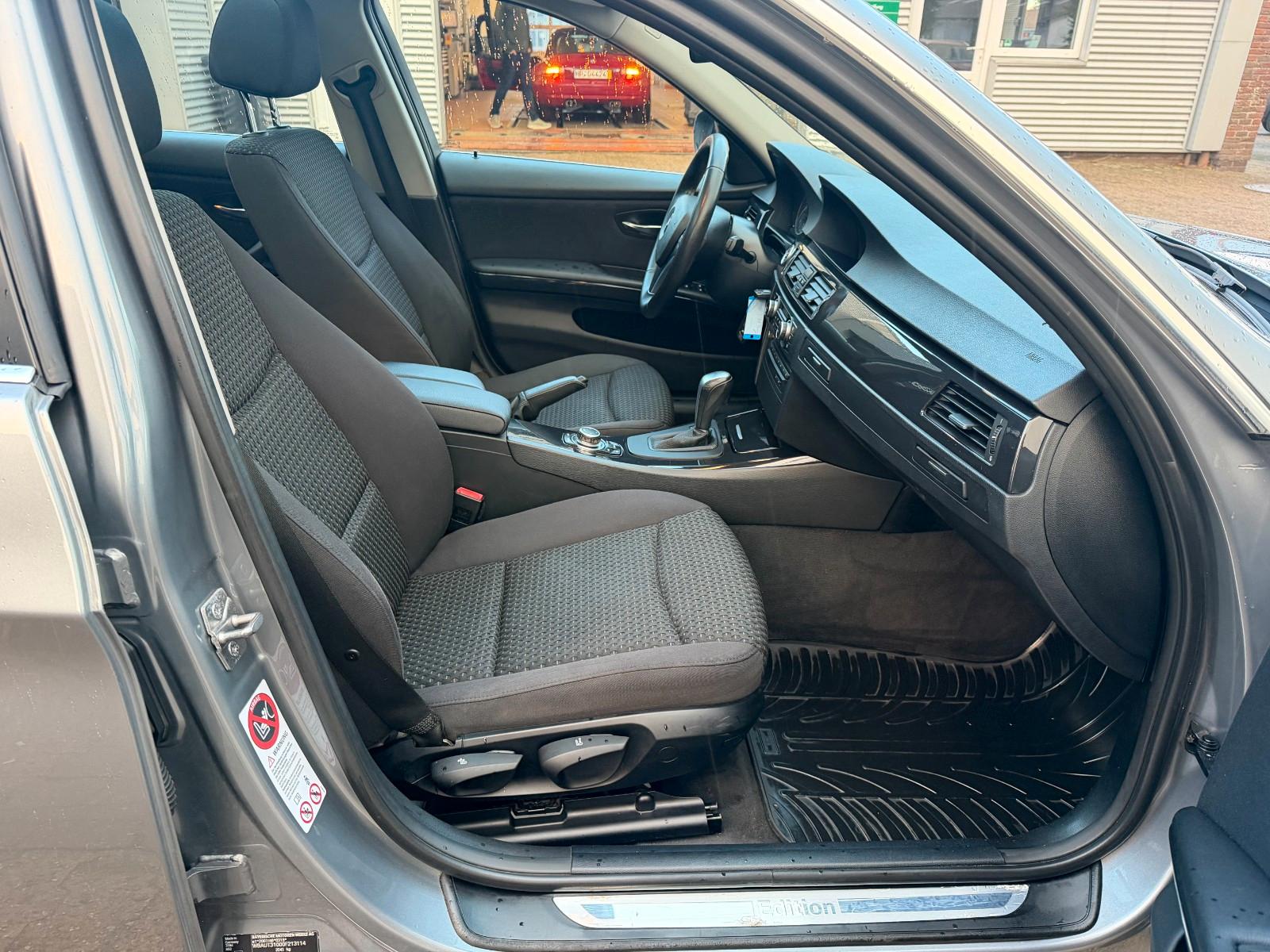 BMW 318 2012 — photo 14