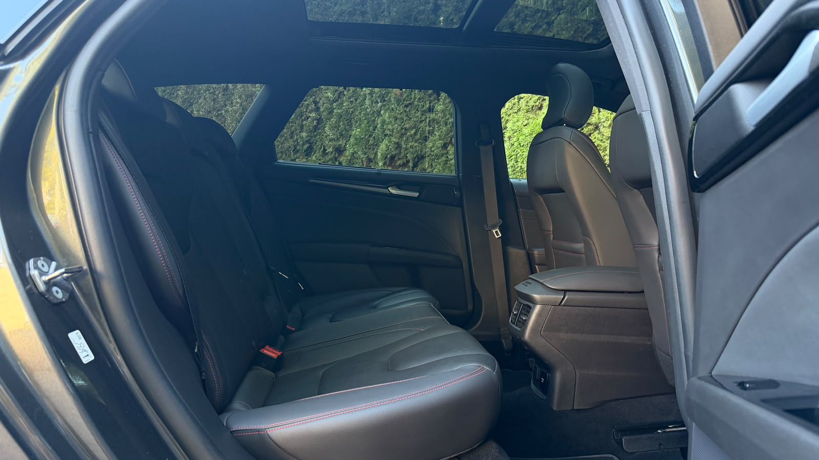 Fahrzeugabbildung Ford Mondeo 2.0EB Aut. ST-Line LED+STHZ+KAM+AHK+PANO+