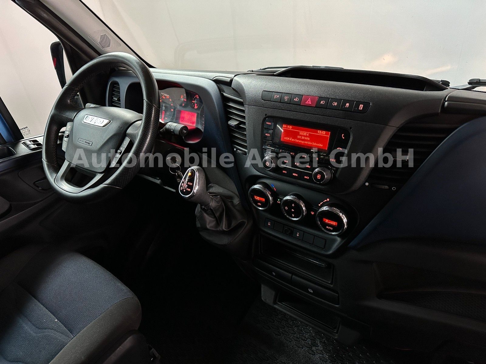 Fahrzeugabbildung Iveco Daily DoKa 180 Hi-Matic 6-SITZE+KLIMAAUTO 4860