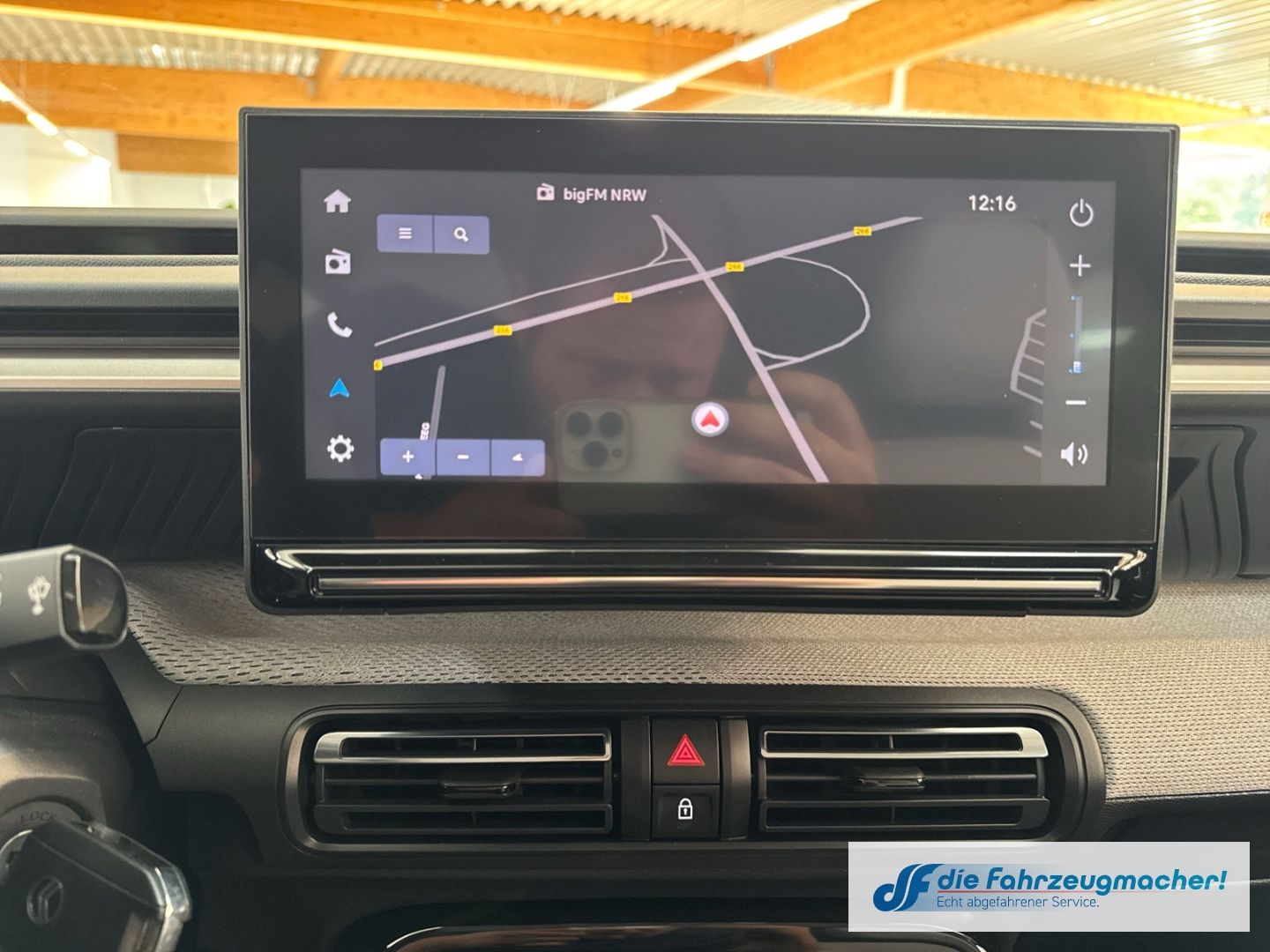Fahrzeugabbildung Citroën C3 e 113 MAX HUD Navi Soundsystem LED Apple CarP