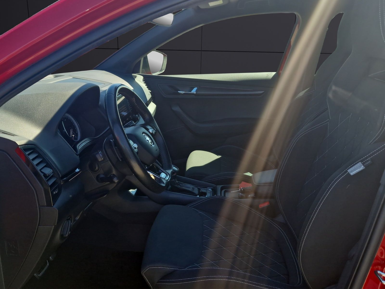 Fahrzeugabbildung SKODA Karoq Sportline 4x4 2.0 TDI LED AHK SHZ ACC