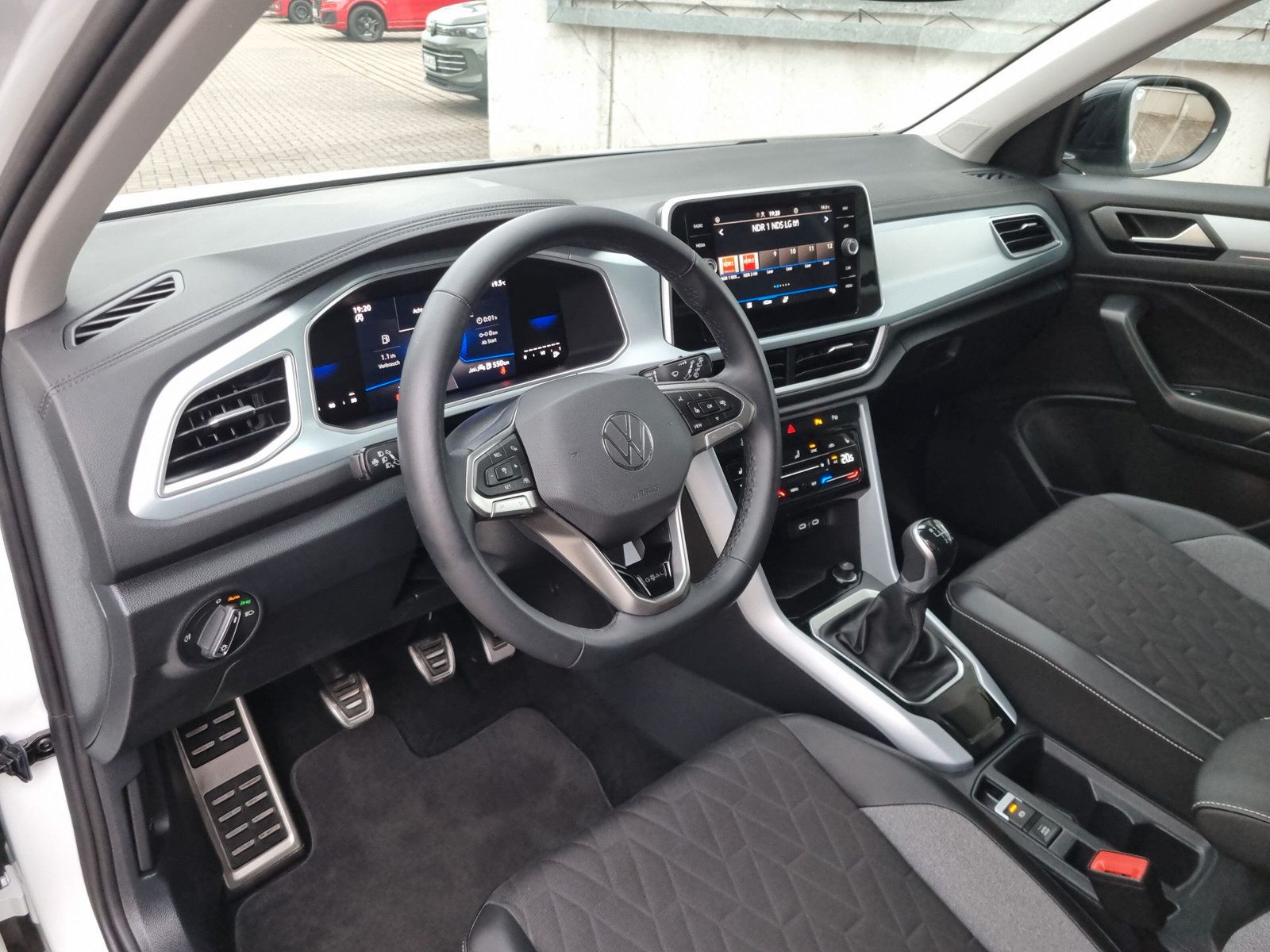 Fahrzeugabbildung Volkswagen T-Roc 1.0 TSI Goal LED NAVI SHZ ALLWETTER
