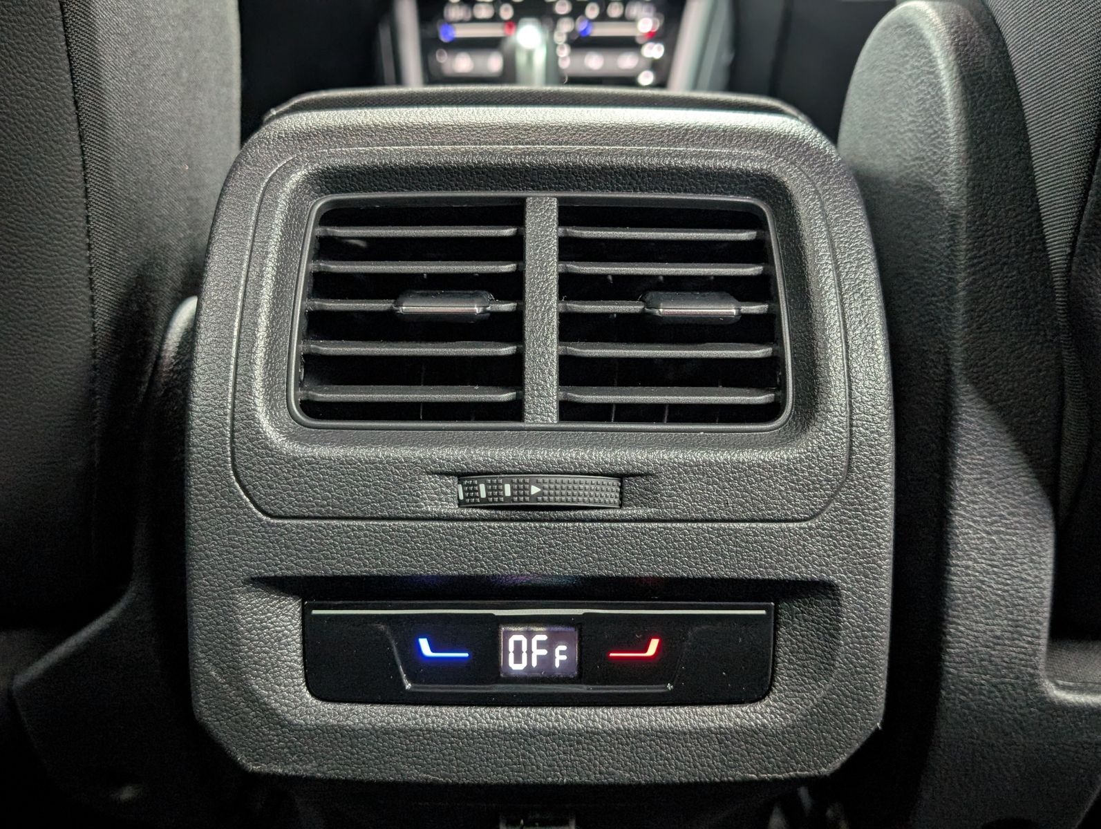 Fahrzeugabbildung Volkswagen Touran R-LINE HIGHLINE BLACK PANO AHK 7S KINDERS