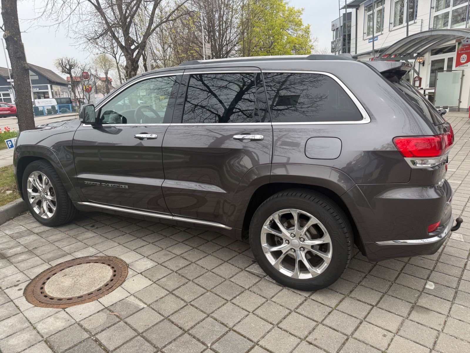 Fahrzeugabbildung Jeep Grand Cherokee 3.0l V6 MultiJet 184kW Summit