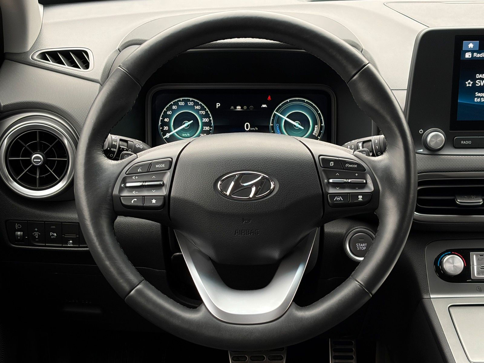 Fahrzeugabbildung Hyundai Kona Select Elektro Kamera CarPlay ACC SHZ LHZ