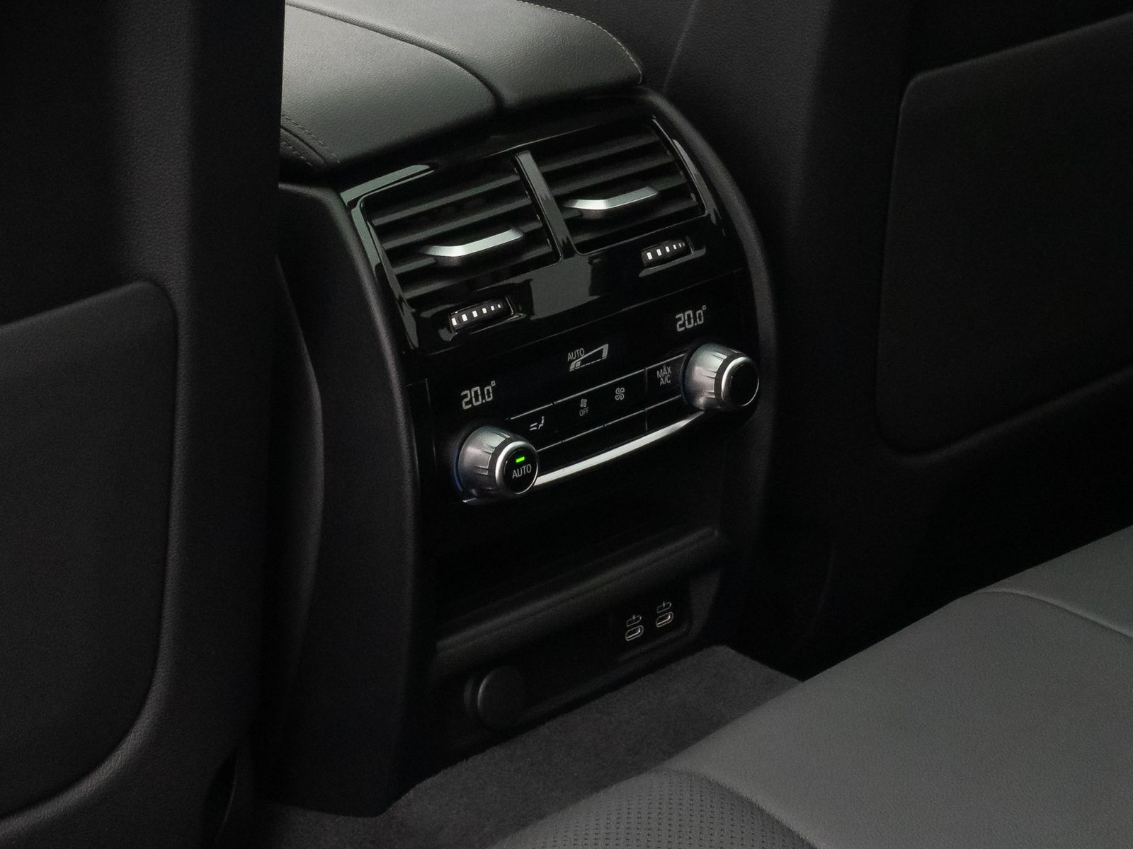 Fahrzeugabbildung BMW 520d xD DAB HUD Kamera Alarm Panoram Leder Sport