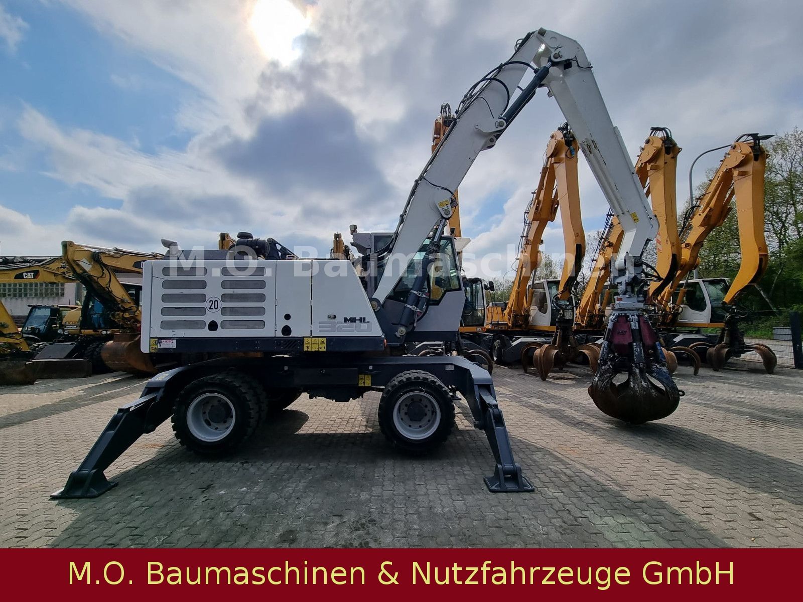 Fahrzeugabbildung Terex Fuchs MHL 320 / AC /  Polypgreifer