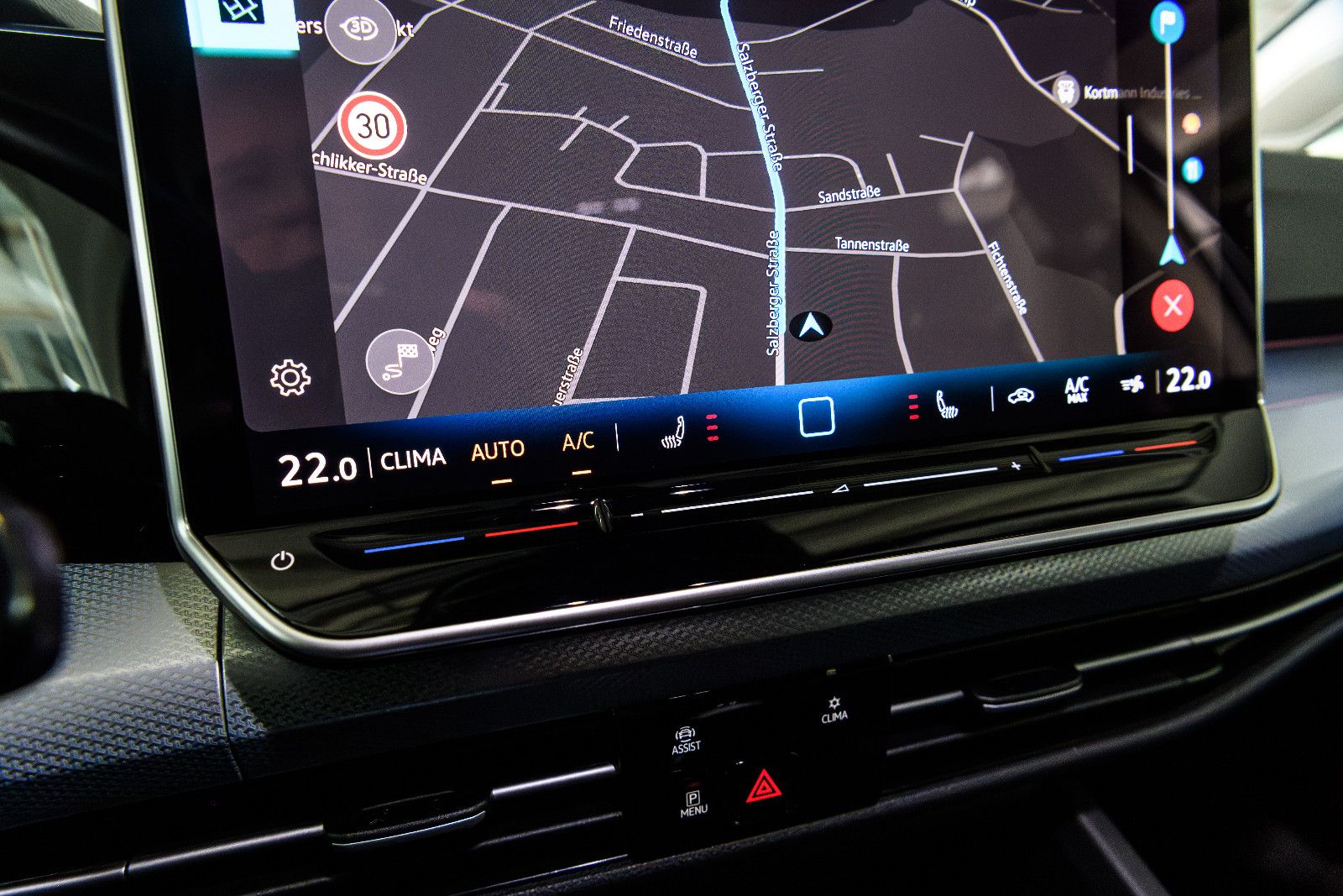 Fahrzeugabbildung Volkswagen Golf VIII Var. 1.5 TSI 110 kW+LED+AHK+GJR+TOTWIN