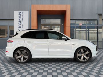 Porsche Cayenne - 1