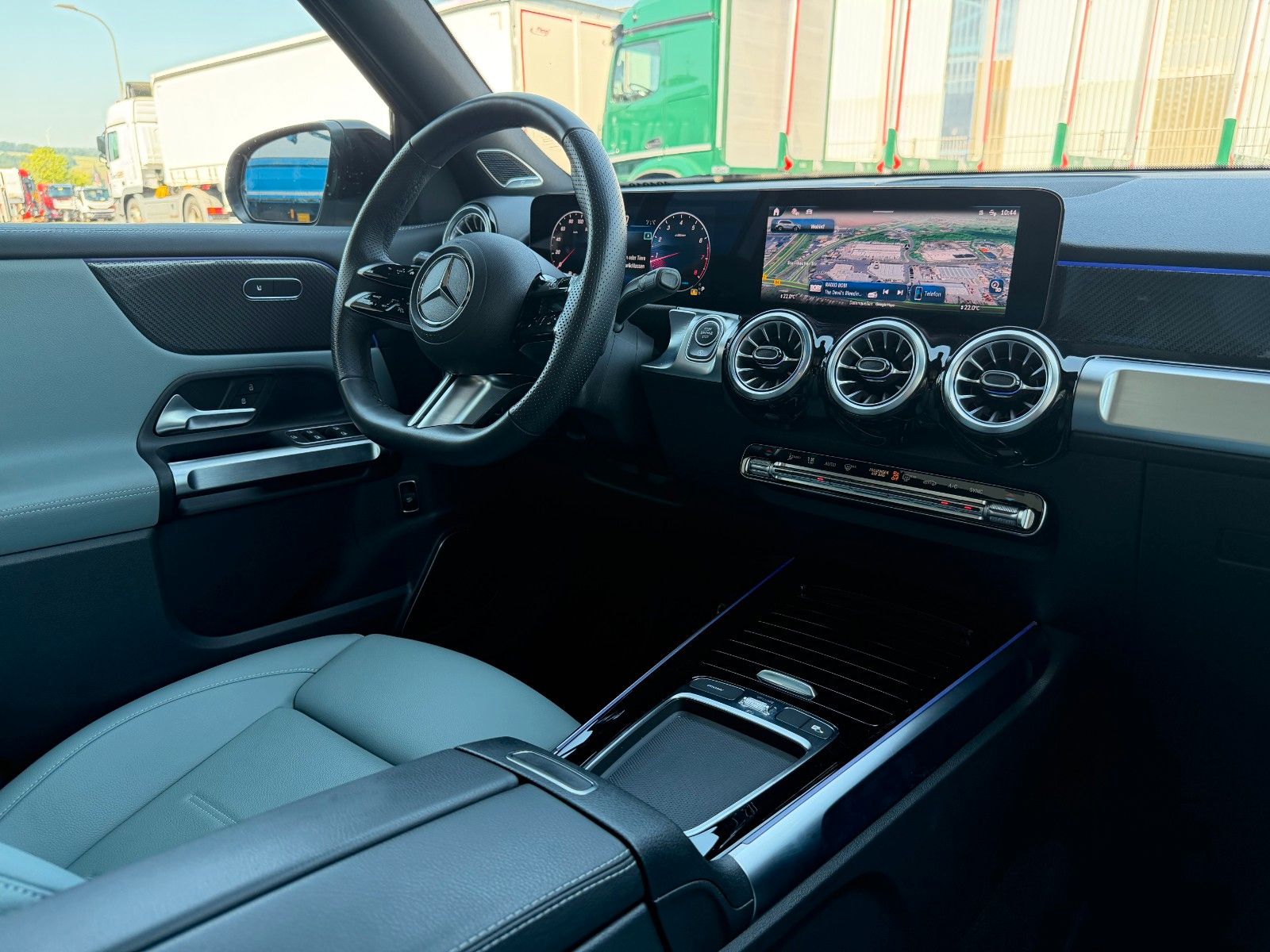 Fahrzeugabbildung Mercedes-Benz GLB 250 4M AMG Night+Pano+Burm+360°+Keyless+20"