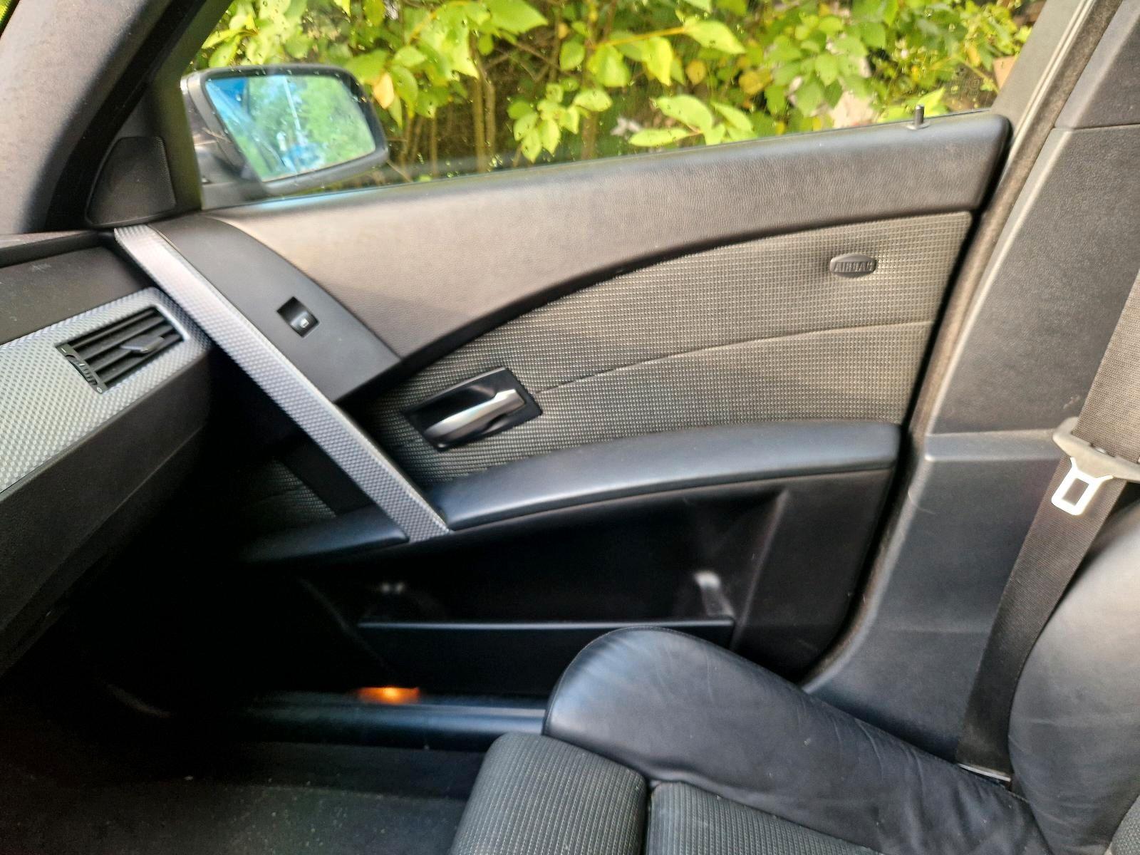 BMW 530 2005 — interior