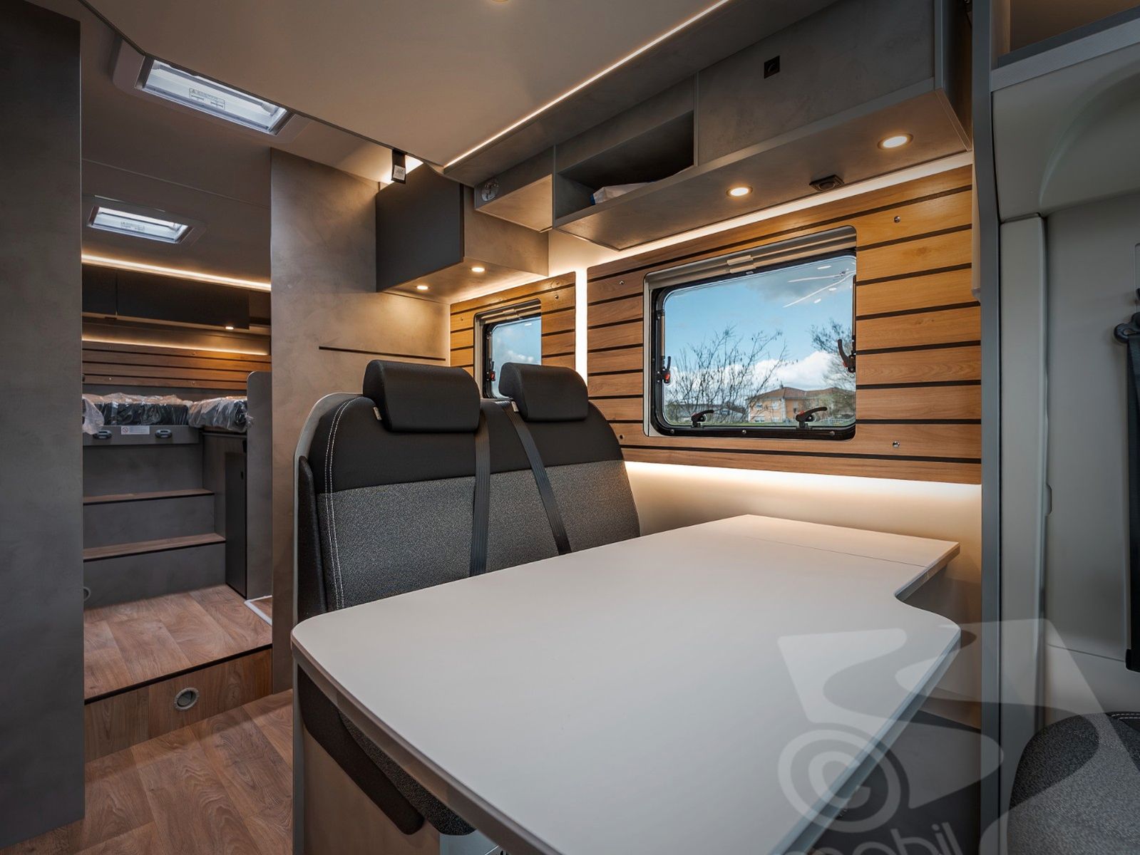 Fahrzeugabbildung Crosscamp EXPDN 7.4 E Peugeot Automatik