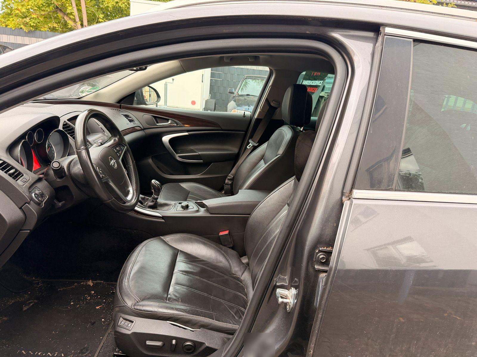 Opel Insignia 2011 — photo 10
