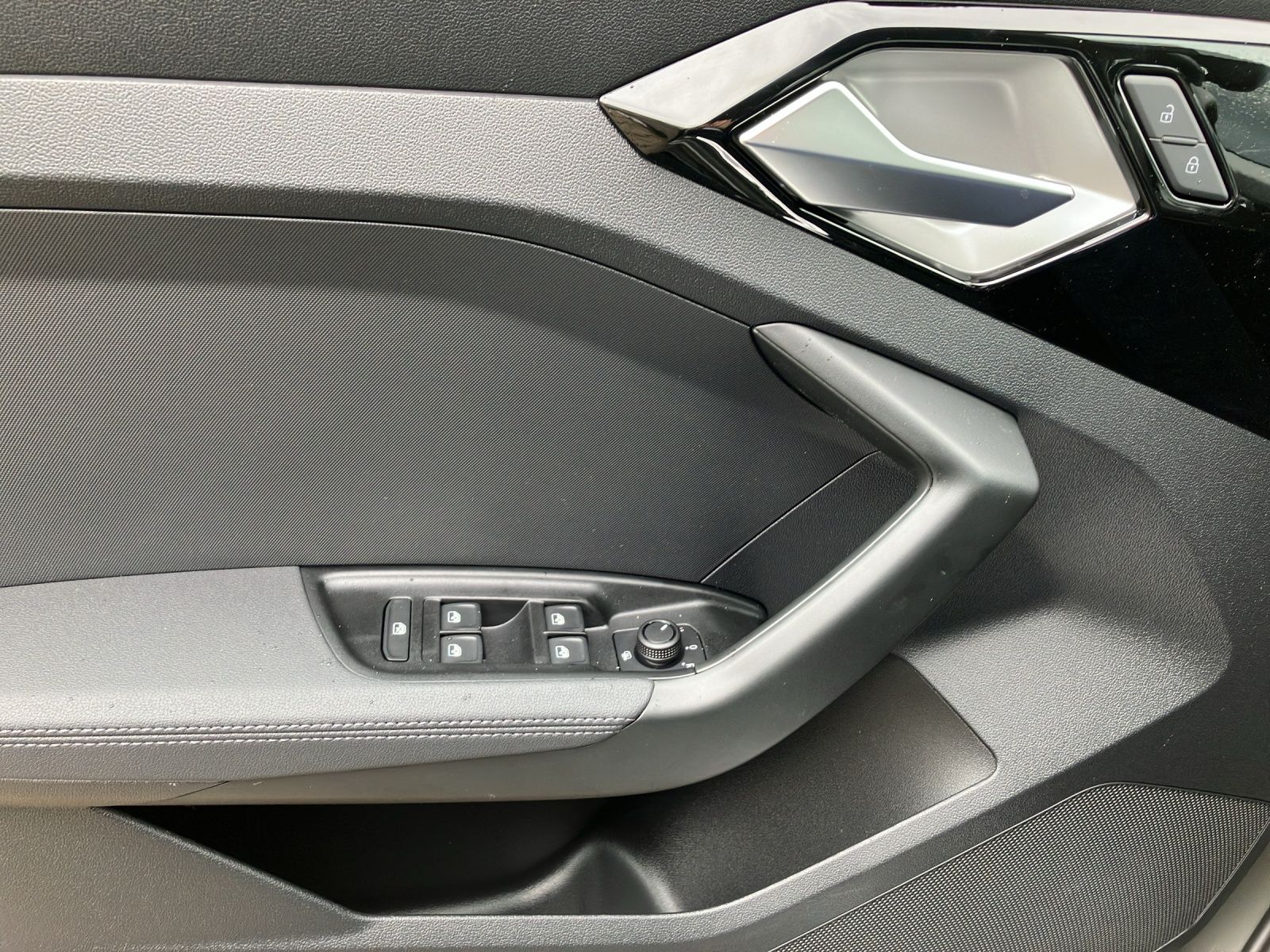 Fahrzeugabbildung Audi A1 Sportback 25 TFSI advanced LED Sportsitze GRA