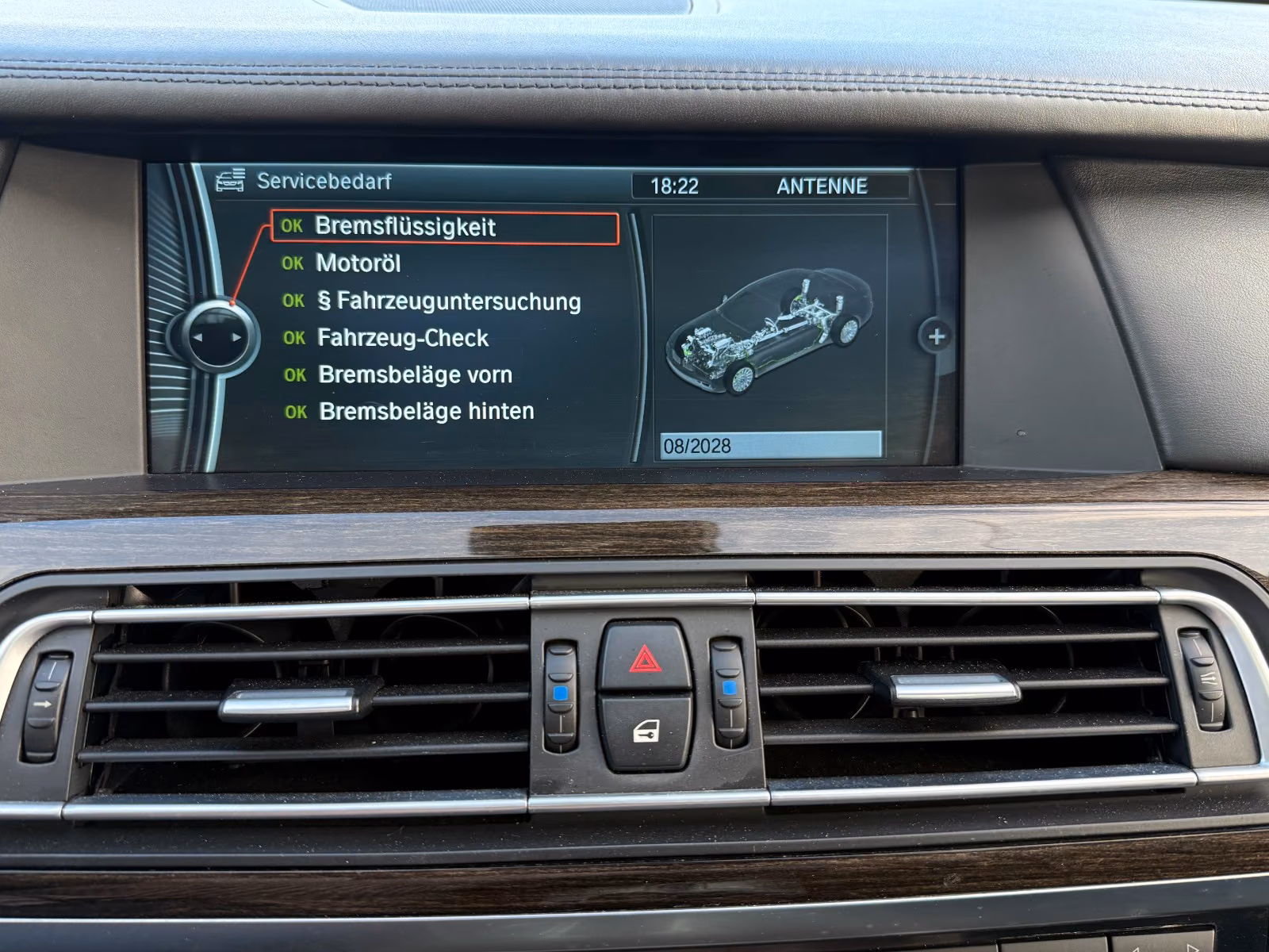 BMW 740i | 326 ch | BVA | Affichage tête haute | Régulateur adaptatif | Sièges ventilés/massants | Chauffage auxiliaire | TV / divertissement arrière