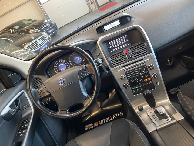 Volvo XC60 Momentum AWD *BI-XENON*PANO*NAVI*PDC*AHK*