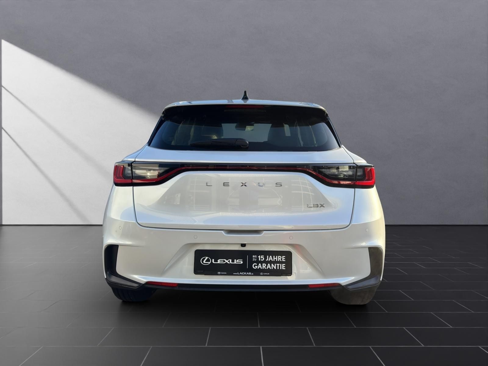 Lexus LBX Basis 1.5 KOMFORT-PAK. SHZ+NAVI+PDC+CARPLAY imagem 3