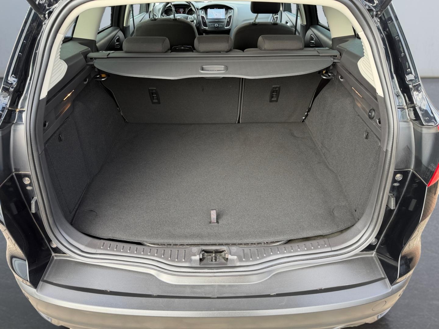 Ford Focus 1.5 Turnier Titanium *PDC v.&h.*SHZ*Klima*