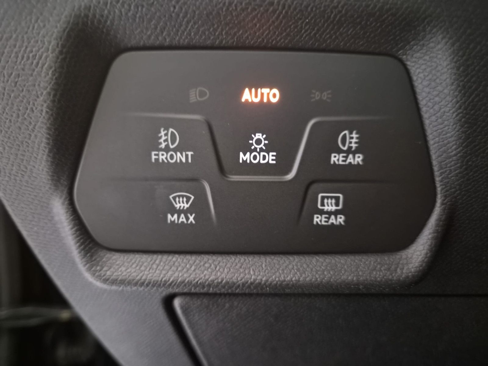 Fahrzeugabbildung CUPRA Formentor VZ e-Hybrid / GEPFLEGT / 1. HAND