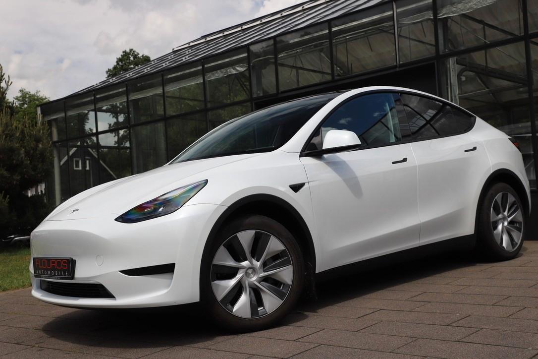 Tesla Model Y Basis RWD PANO LEDER KAMERA LENKRADHZG