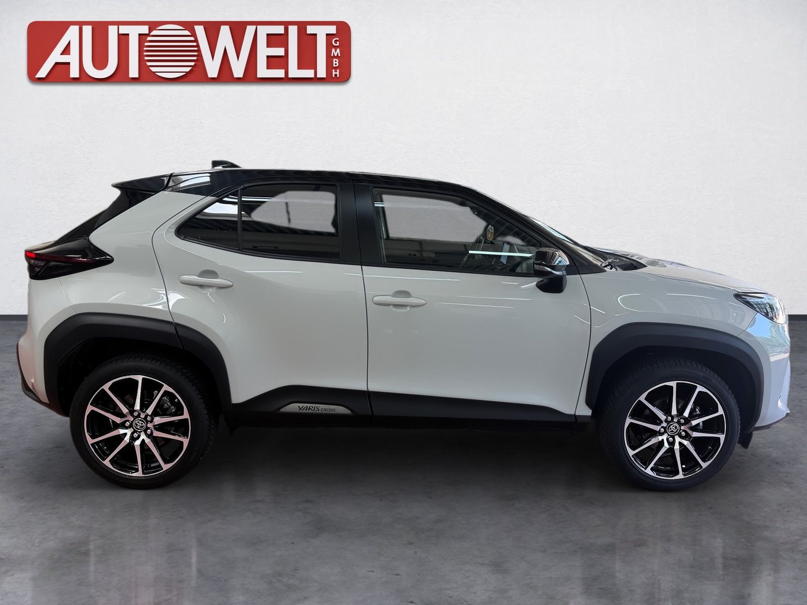 Fahrzeugabbildung Toyota Yaris Cross 1.5 GR Sport HUD,KlimaA,LED,LM 18