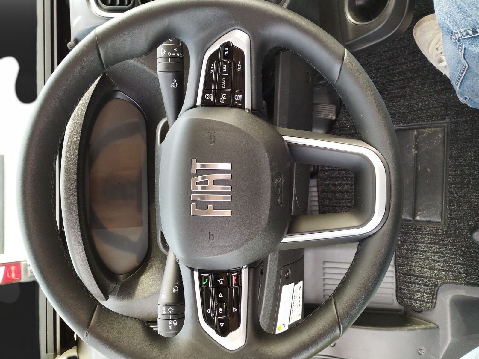 Fahrzeugabbildung Eura Mobil Van V 635 EB 40H Chassis, Skyroof, RFK