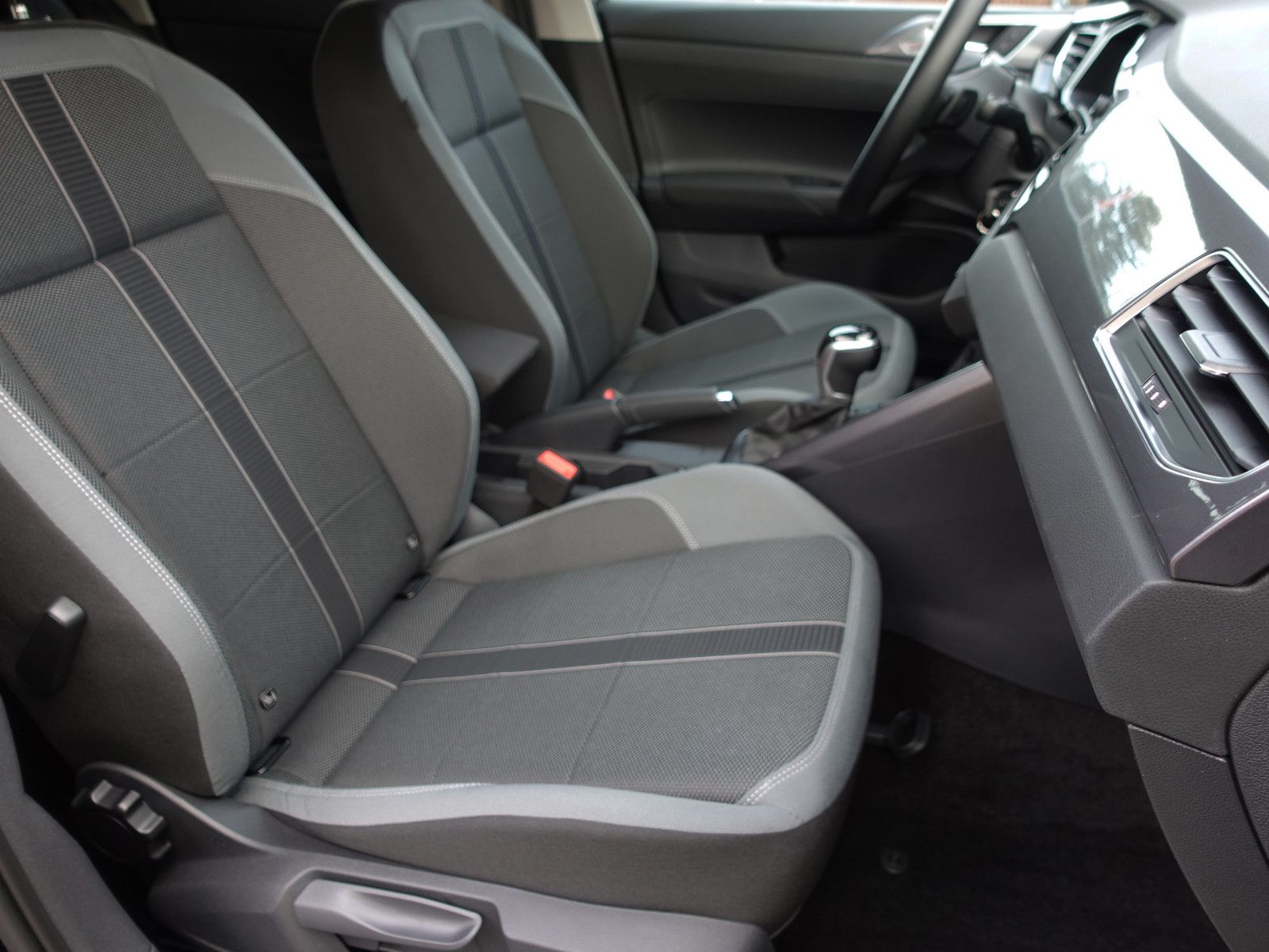 Fahrzeugabbildung Volkswagen Polo 1.0 TSI DSG Style Matrix Travel-Assist