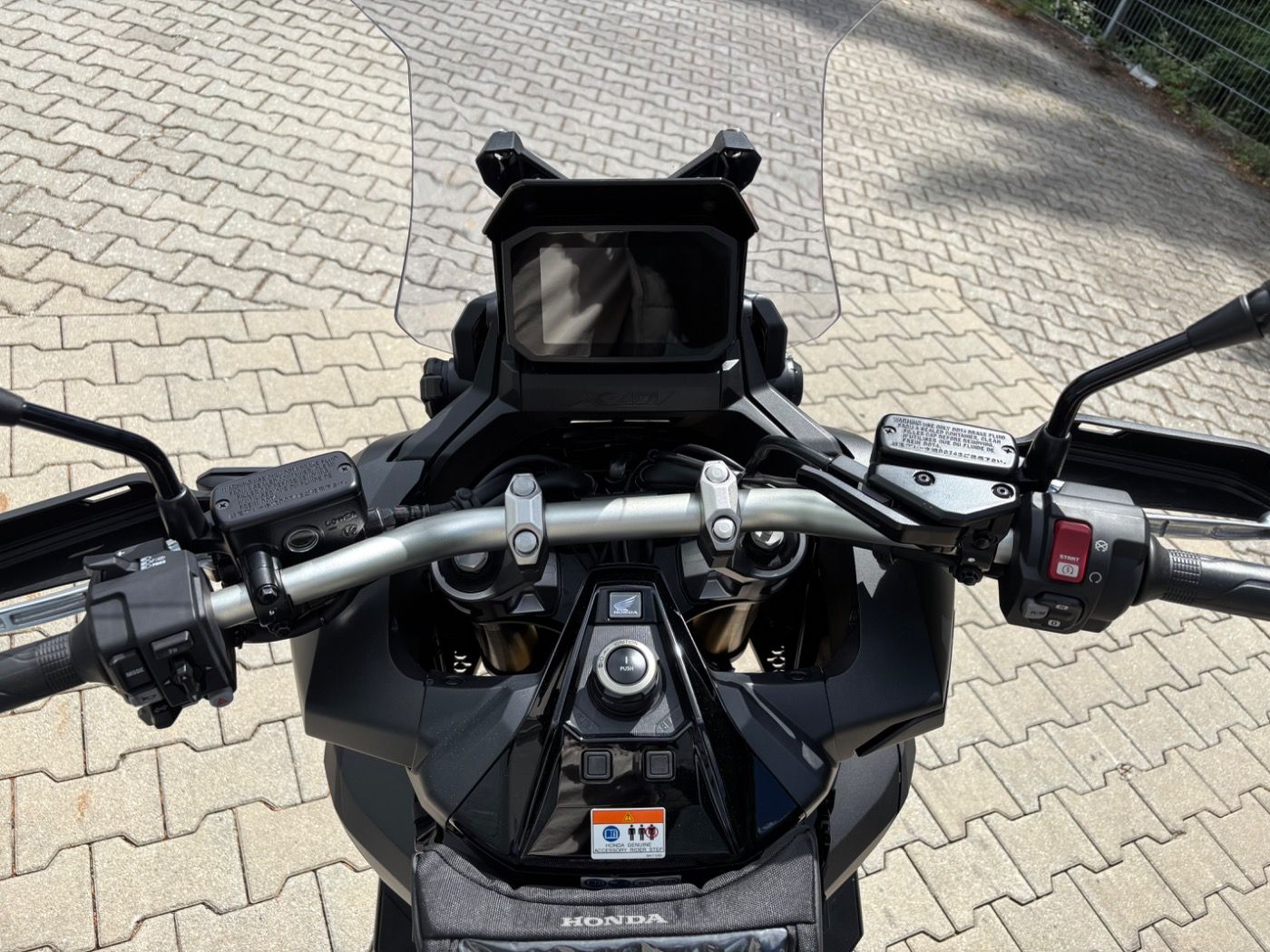 Fahrzeugabbildung Honda ADV 750 - X-ADV Griffheizung Akrapovic