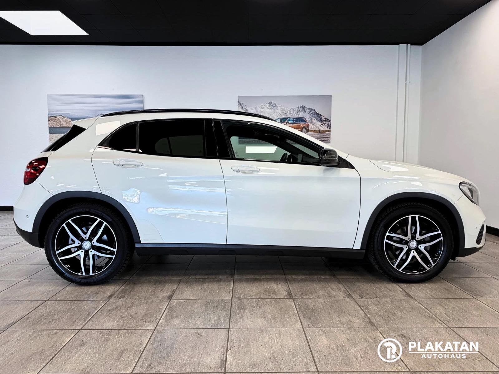 Mercedes-Benz GLA 200 AMG Night Packet Panorama Memory