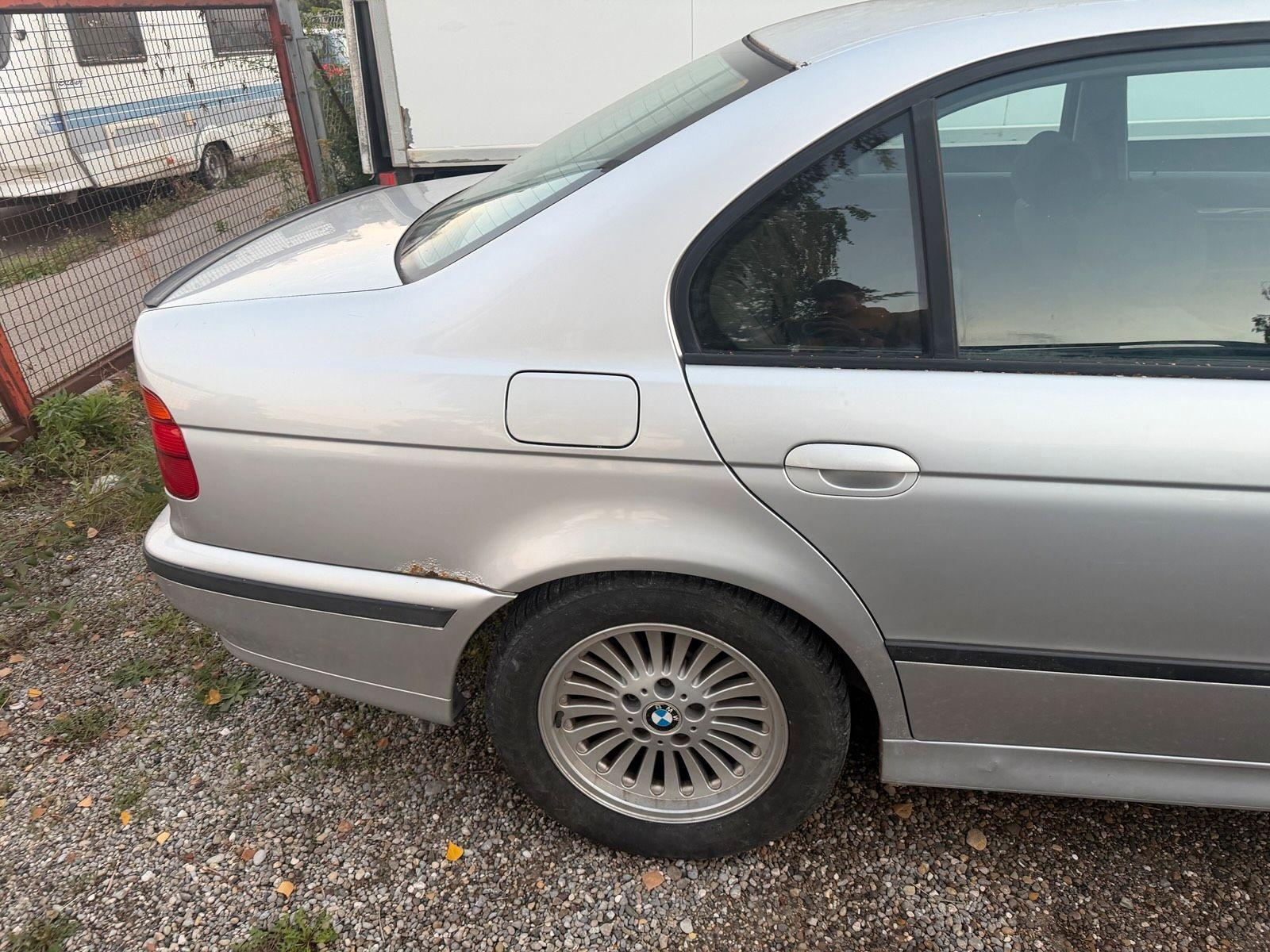 BMW 523