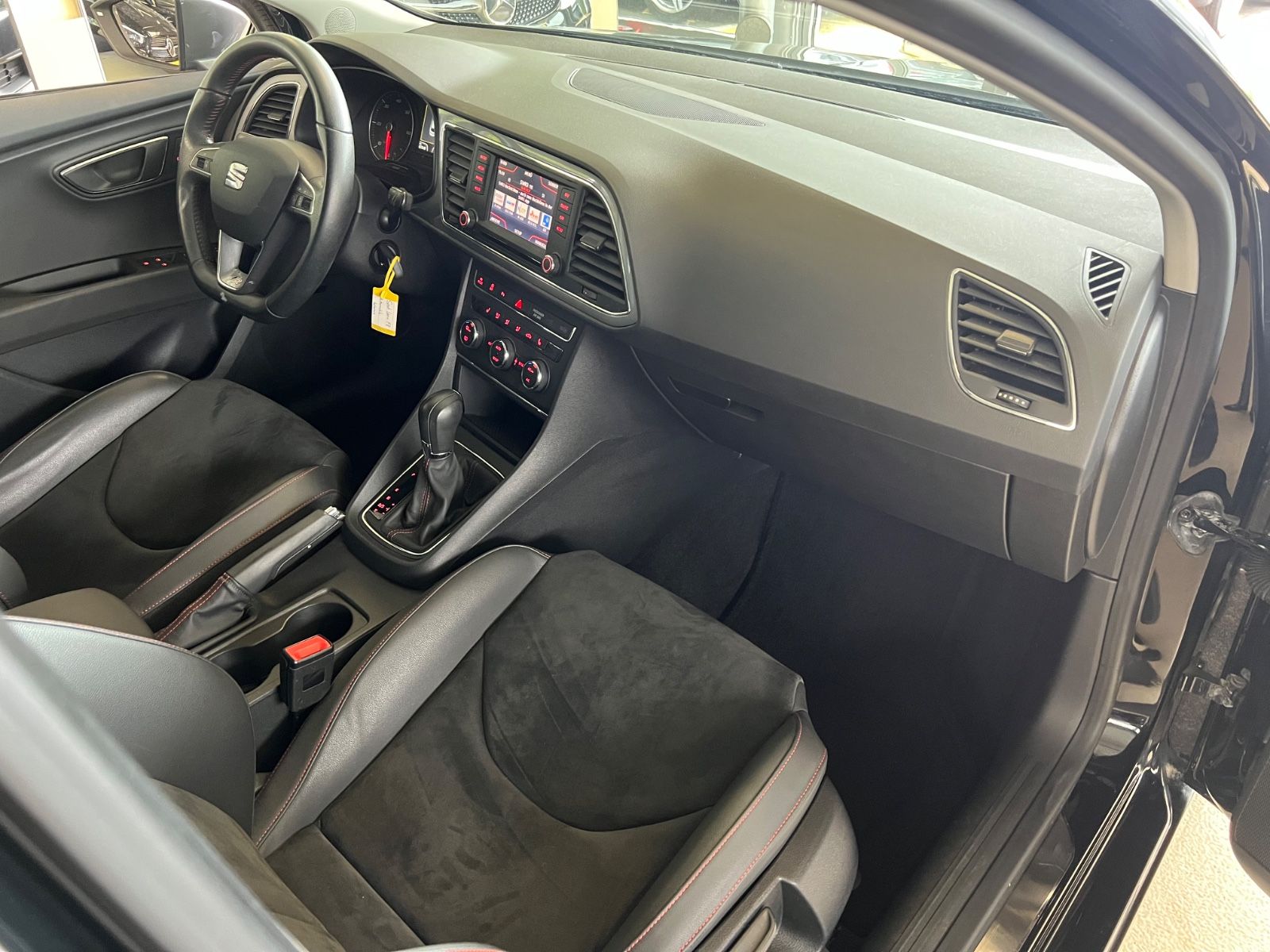 Fahrzeugabbildung SEAT Leon ST FR 2.0 TDI DSG AUTOMATIK *LED*1.HAND*