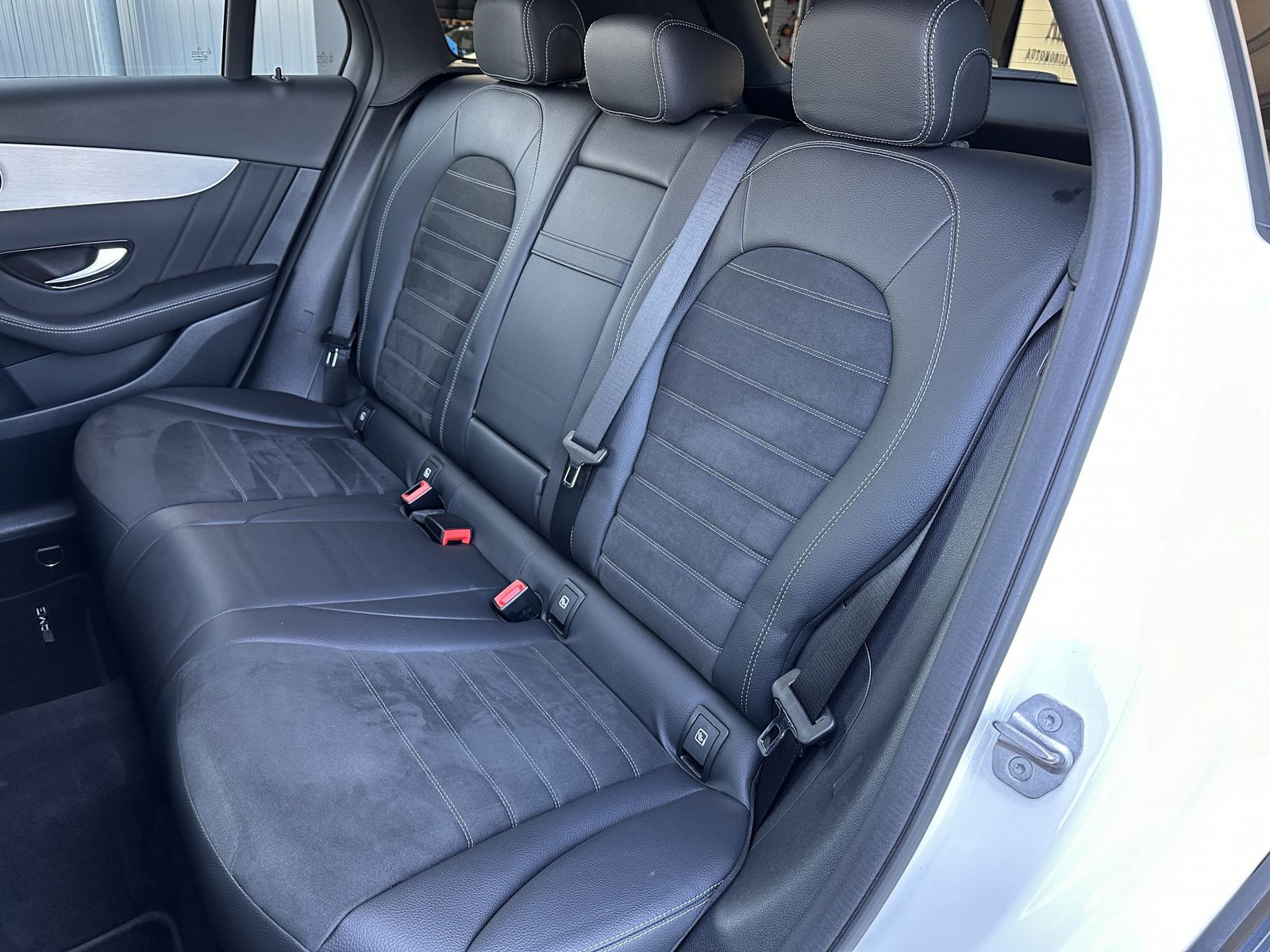 Fahrzeugabbildung Mercedes-Benz GLC 300de 4M AMG-Line NAV+LED+AHK+KAMERA+CARPLAY
