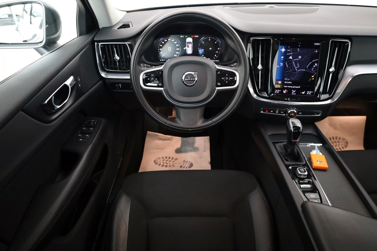 Fahrzeugabbildung Volvo V60 Momentum Pro Navi,LED,Kamera,SH,Tleder,AHK e