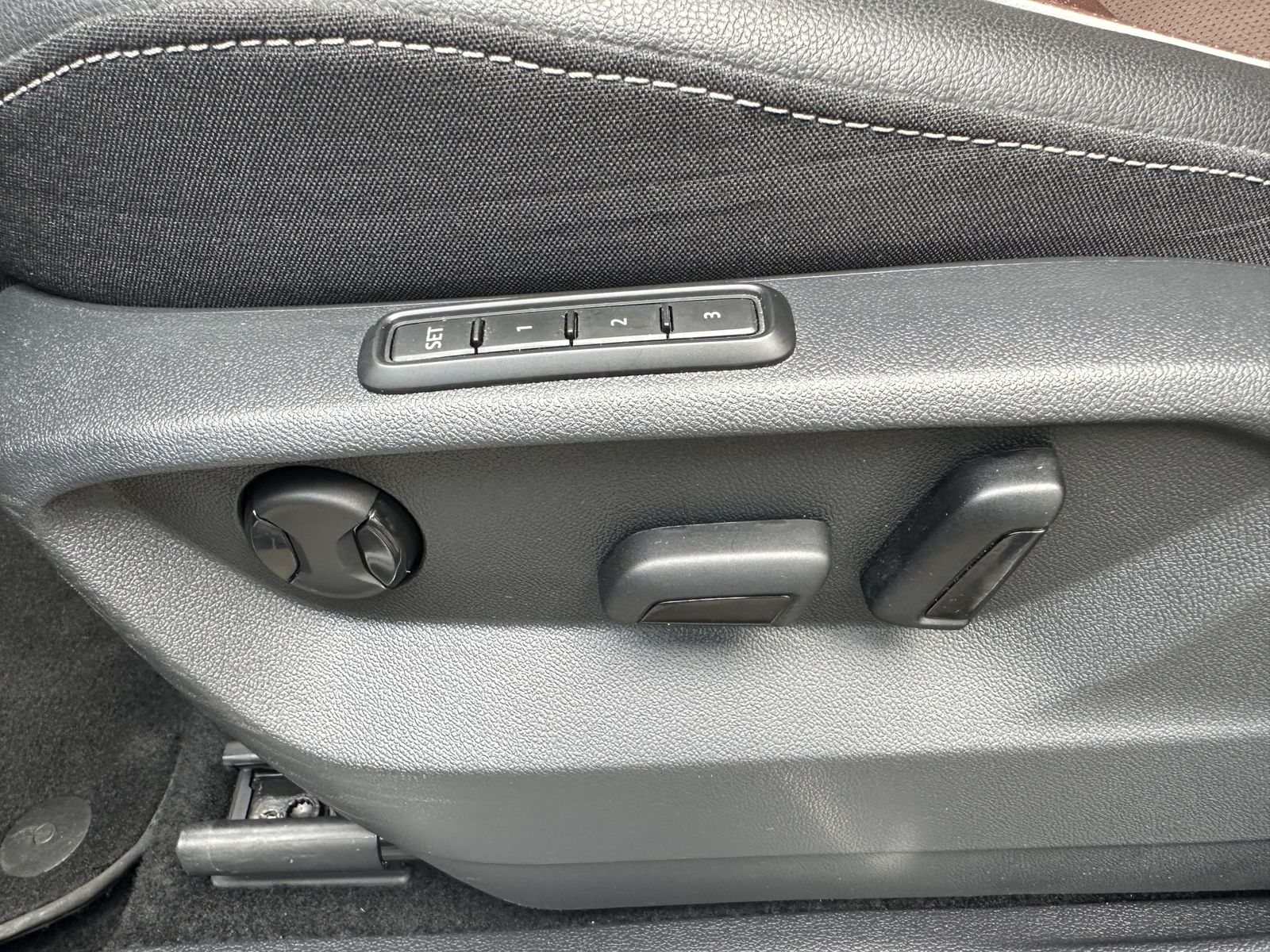 Fahrzeugabbildung Volkswagen Tiguan Allspace Sport NAV+MATRIX+AHK+360°+18ZOLL