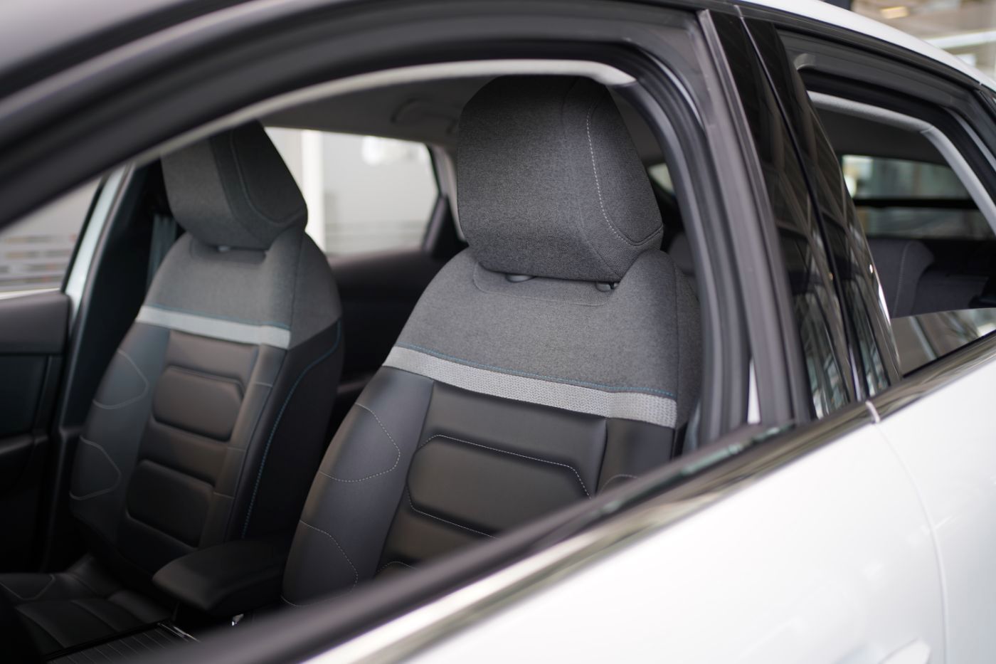 Fahrzeugabbildung Citroën C4 PureTech 130 Shine Anhängerkupplung Allwetter