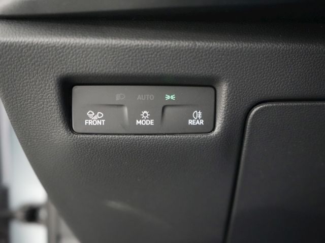 Superb COMBI SPORTLINE iV DSG+AHK+NAVI+SITZ-/LEN