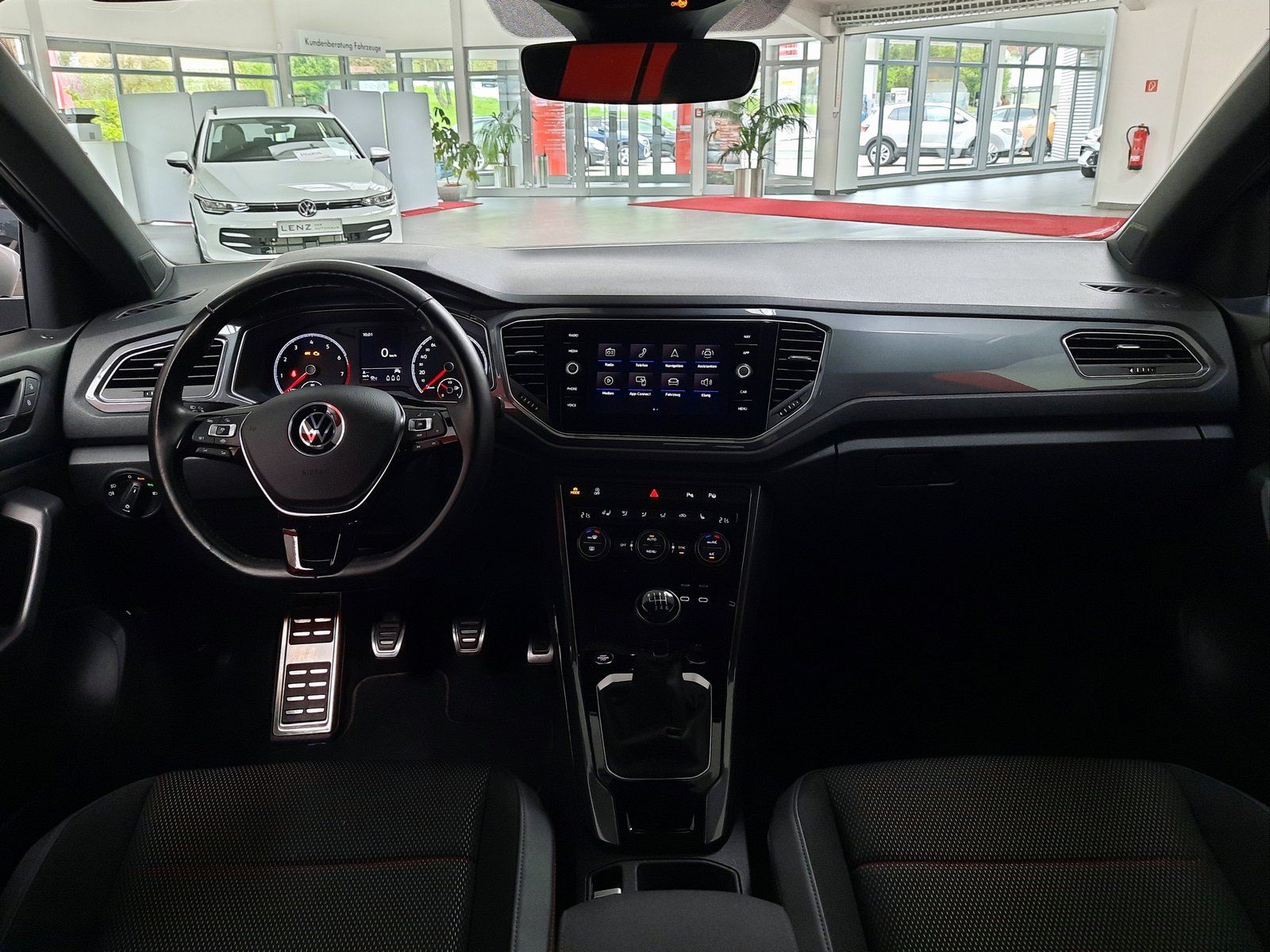 Fahrzeugabbildung Volkswagen T-Roc Sport TSI *Panodach*Navi*Cam*LED*ACC*App*